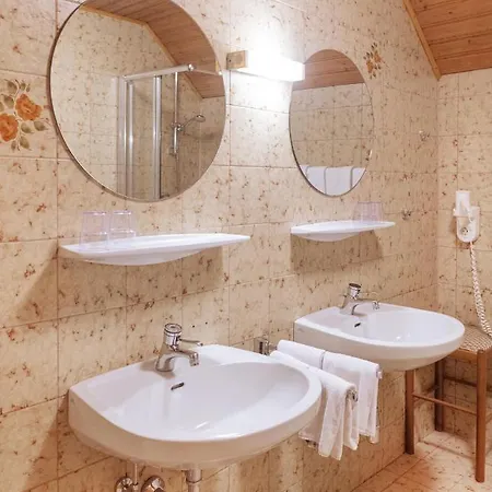 Hotel Hotel Weissenstein Sankt Michael im Lungau